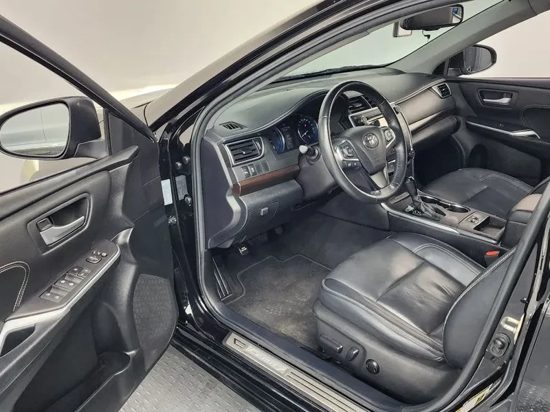Toyota Camry 2.5 XLE, снимка 10 - Автомобили и джипове - 56356529