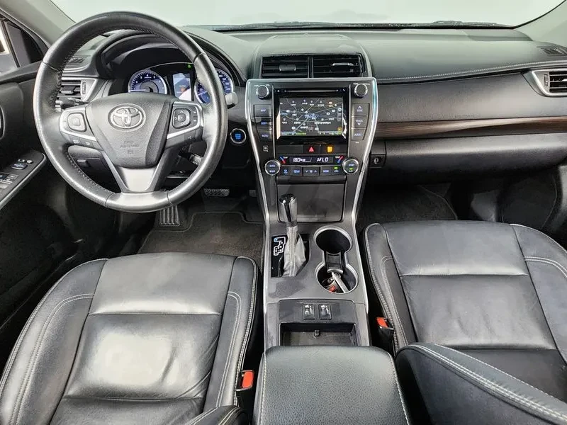 Toyota Camry 2.5 XLE, снимка 7 - Автомобили и джипове - 56356529