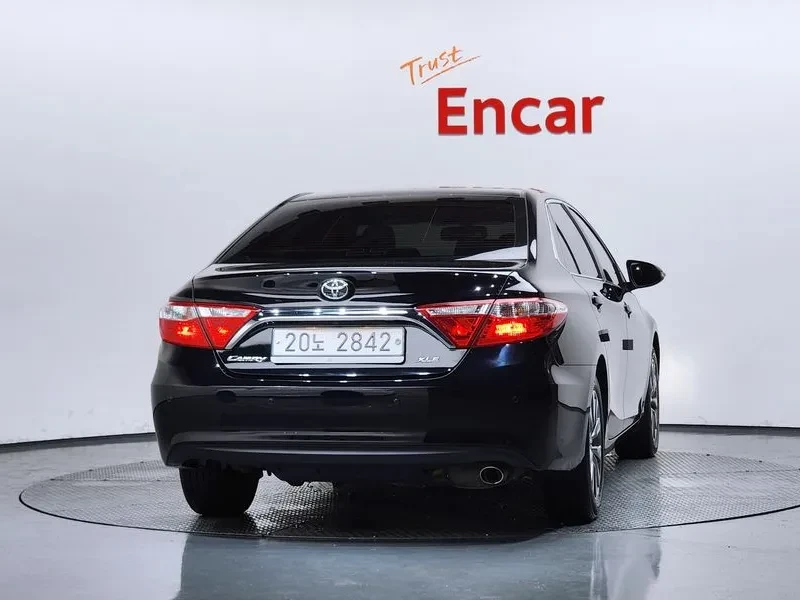 Toyota Camry 2.5 XLE, снимка 4 - Автомобили и джипове - 56356529