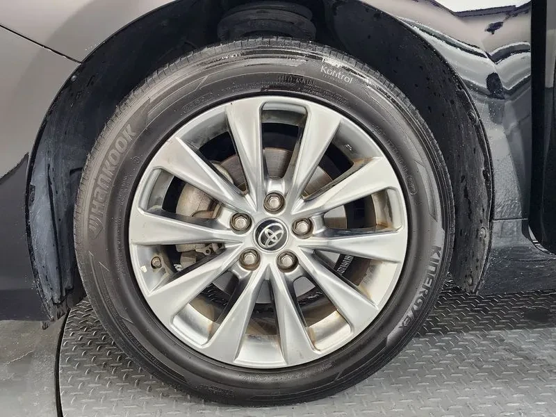 Toyota Camry 2.5 XLE, снимка 5 - Автомобили и джипове - 56356529