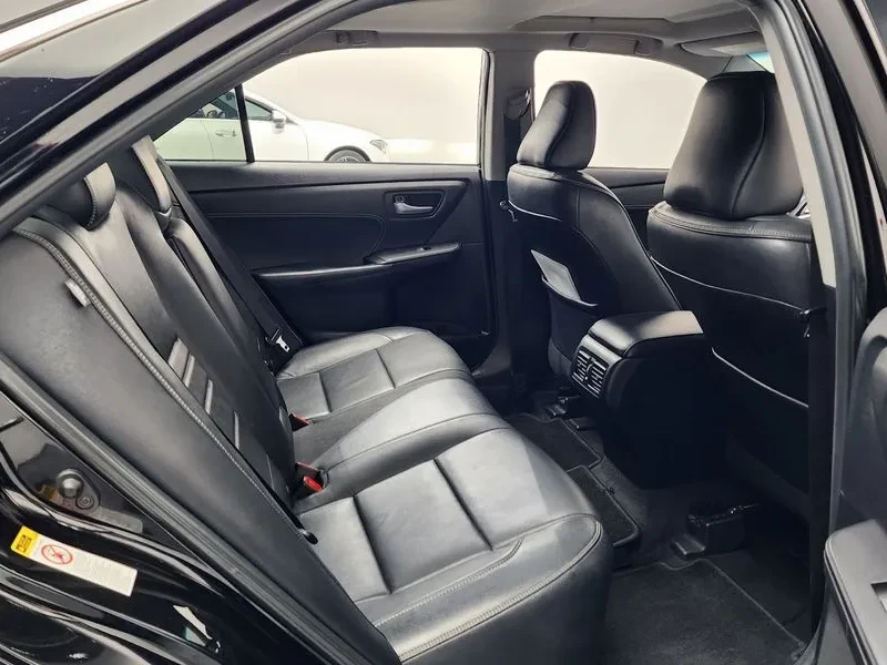 Toyota Camry 2.5 XLE, снимка 11 - Автомобили и джипове - 56356529