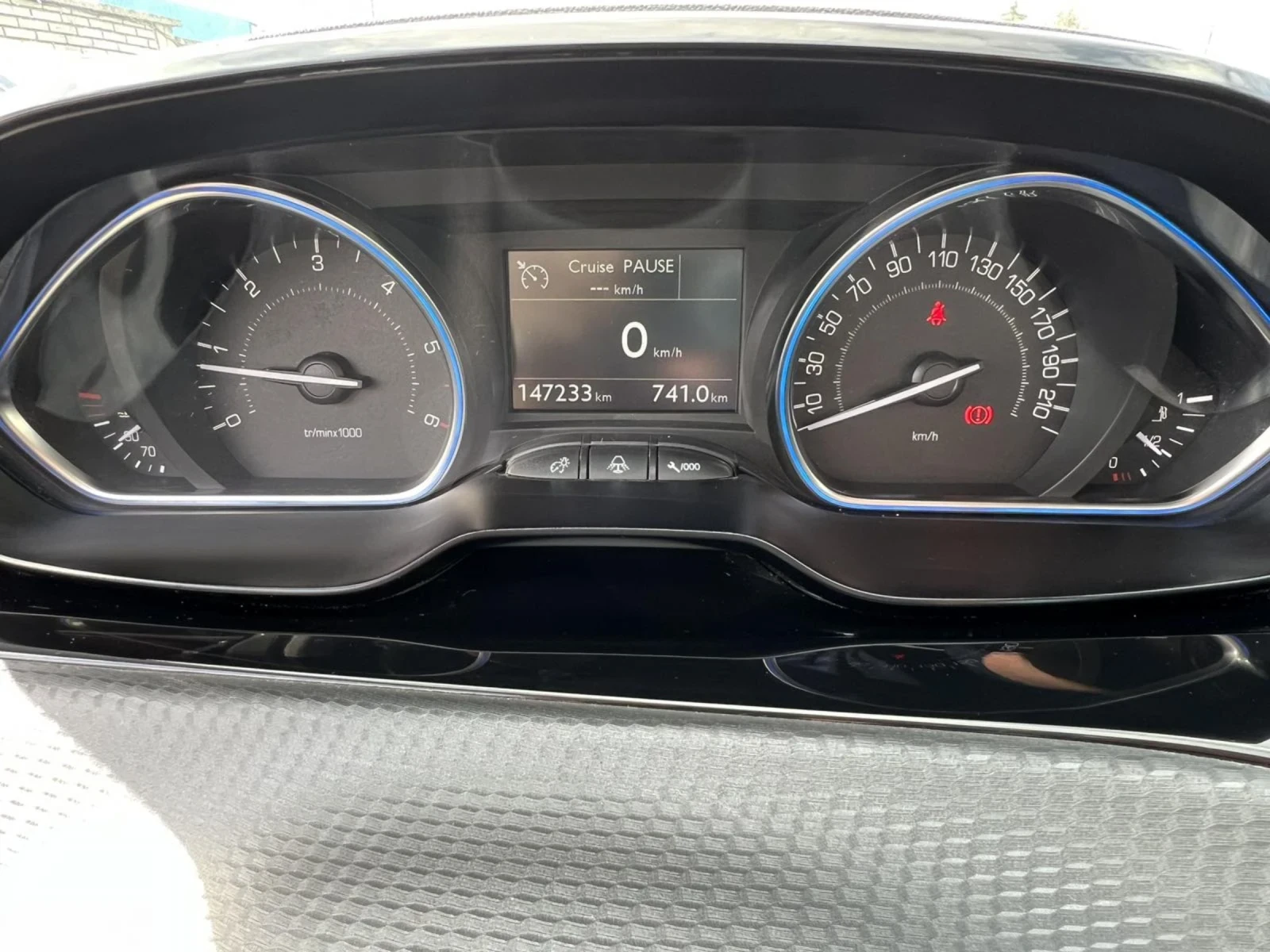 Peugeot 2008 1.6 BLUE HDI  - изображение 10