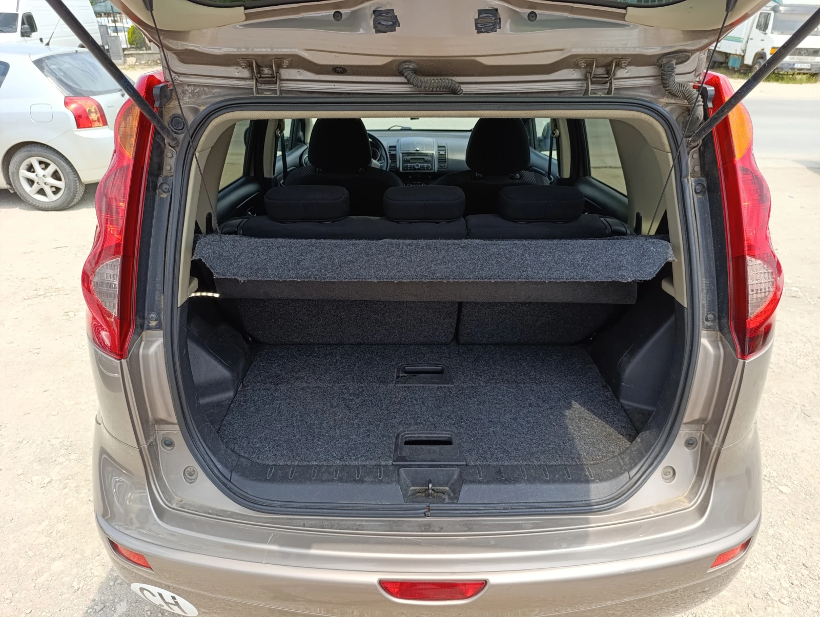 Nissan Note 1.6i 16V АВТ. - изображение 8