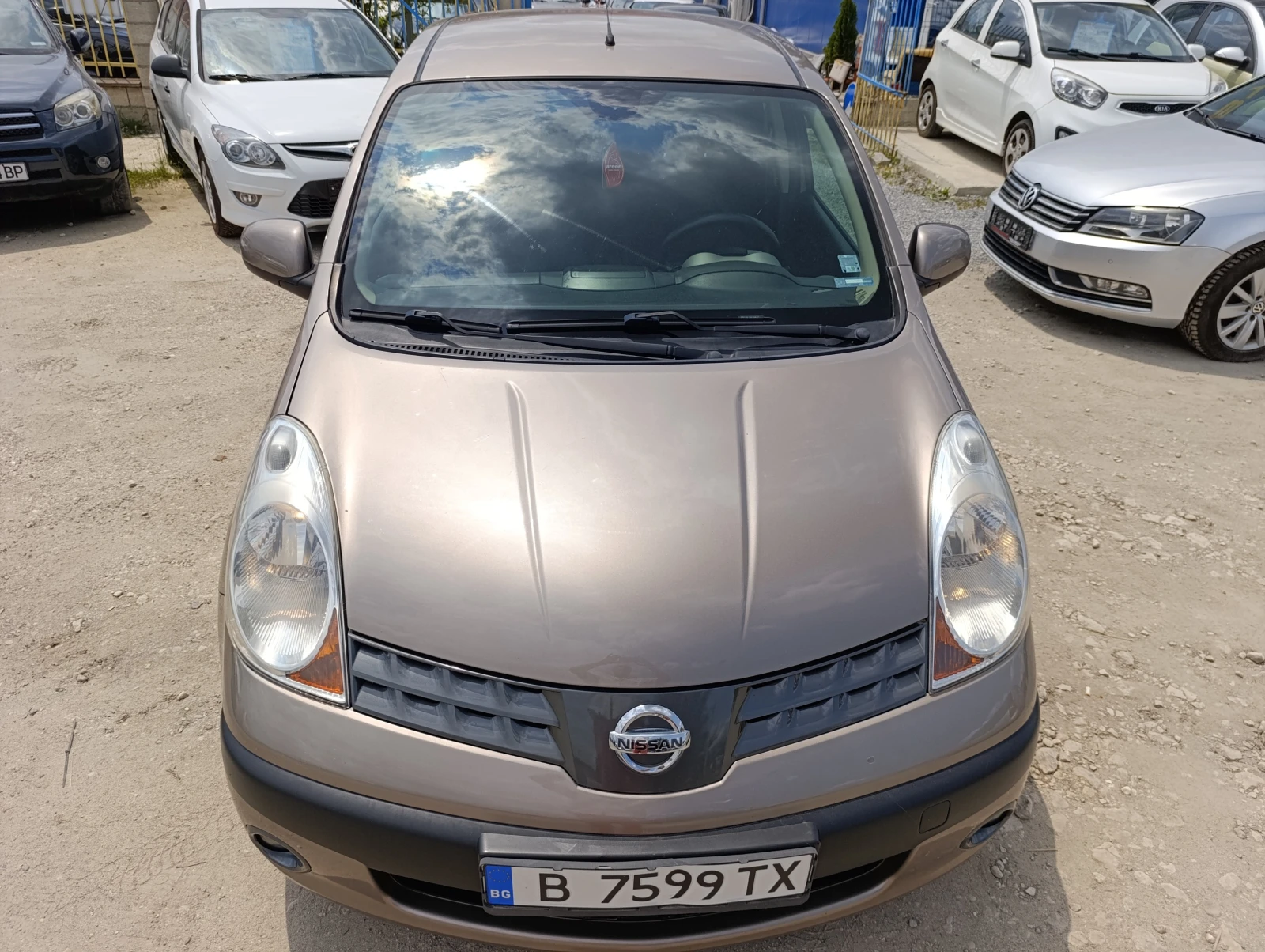 Nissan Note 1.6i 16V АВТ. - изображение 2