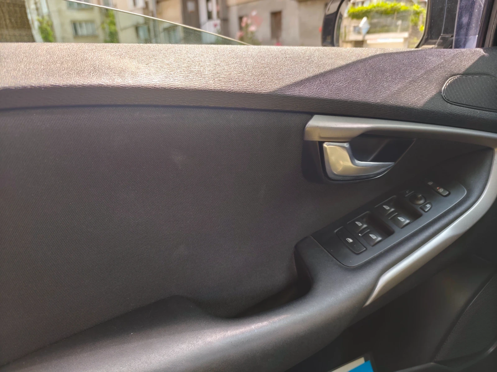 Volvo V40  - изображение 6