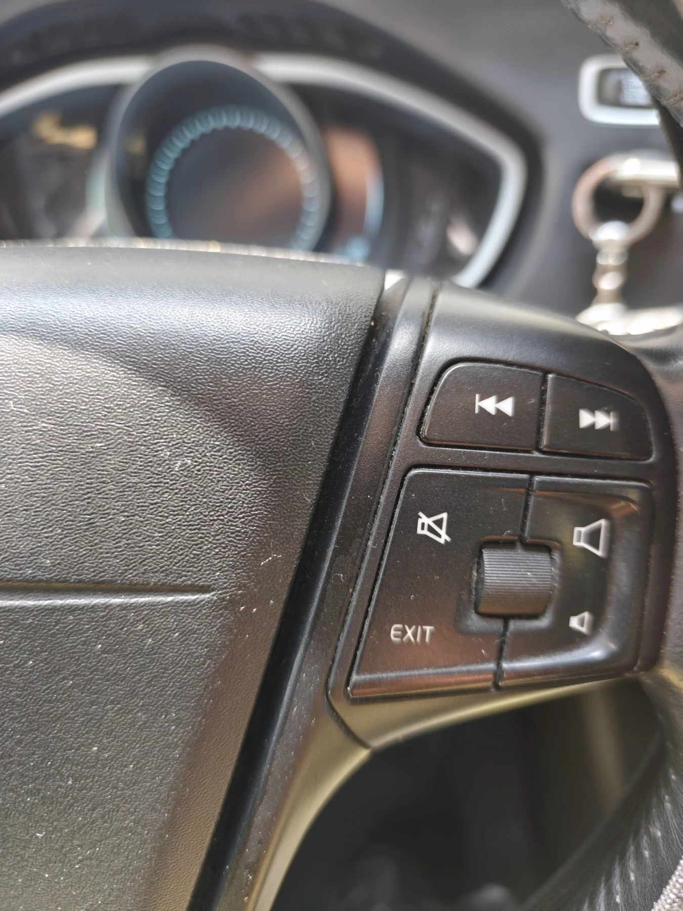 Volvo V40  - изображение 7
