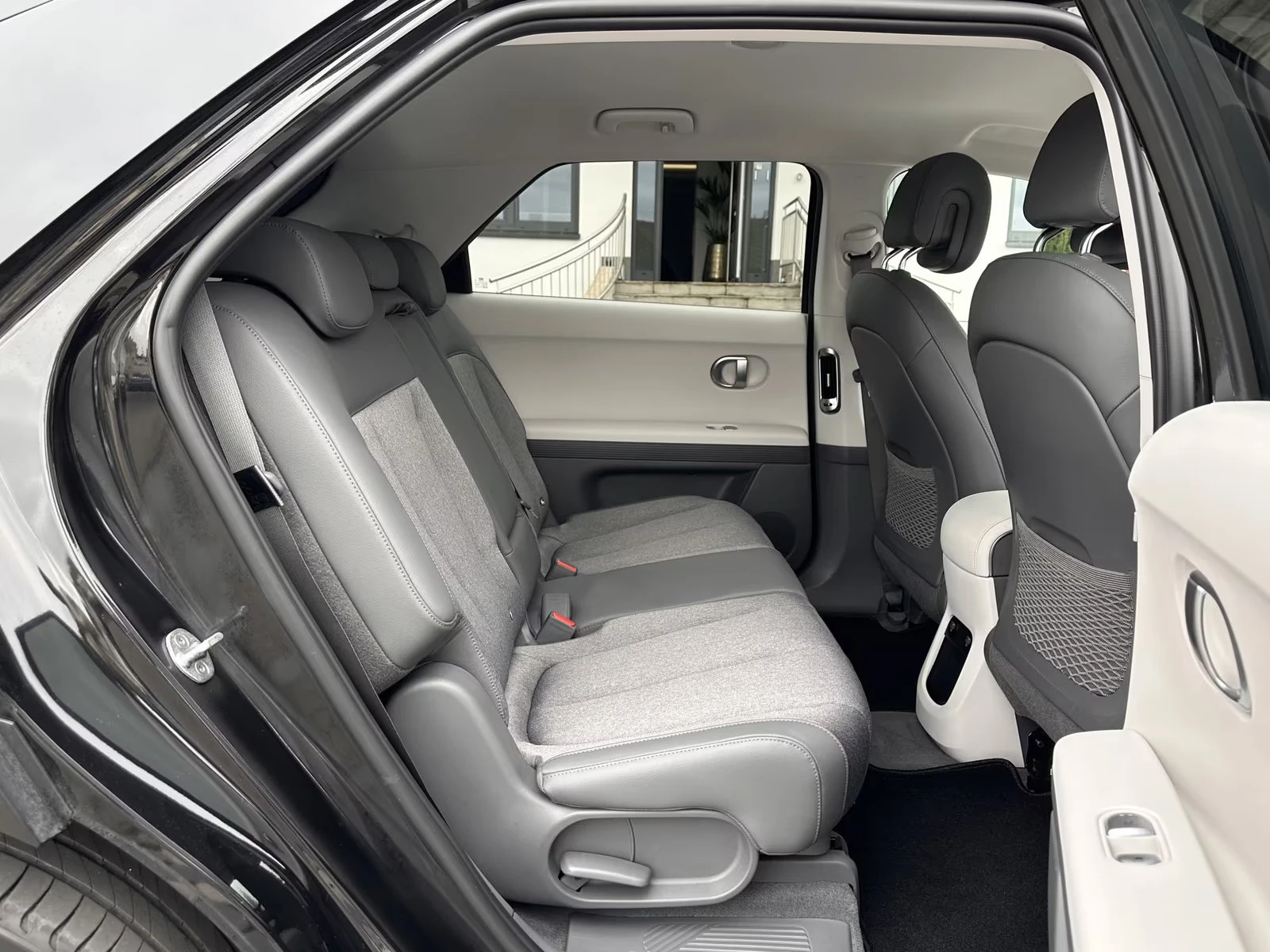 Hyundai Ioniq 6 /325HP/TECHNIQ/4X4/CAM/NAVI/CARPLAY/780v | Mobile.bg   12