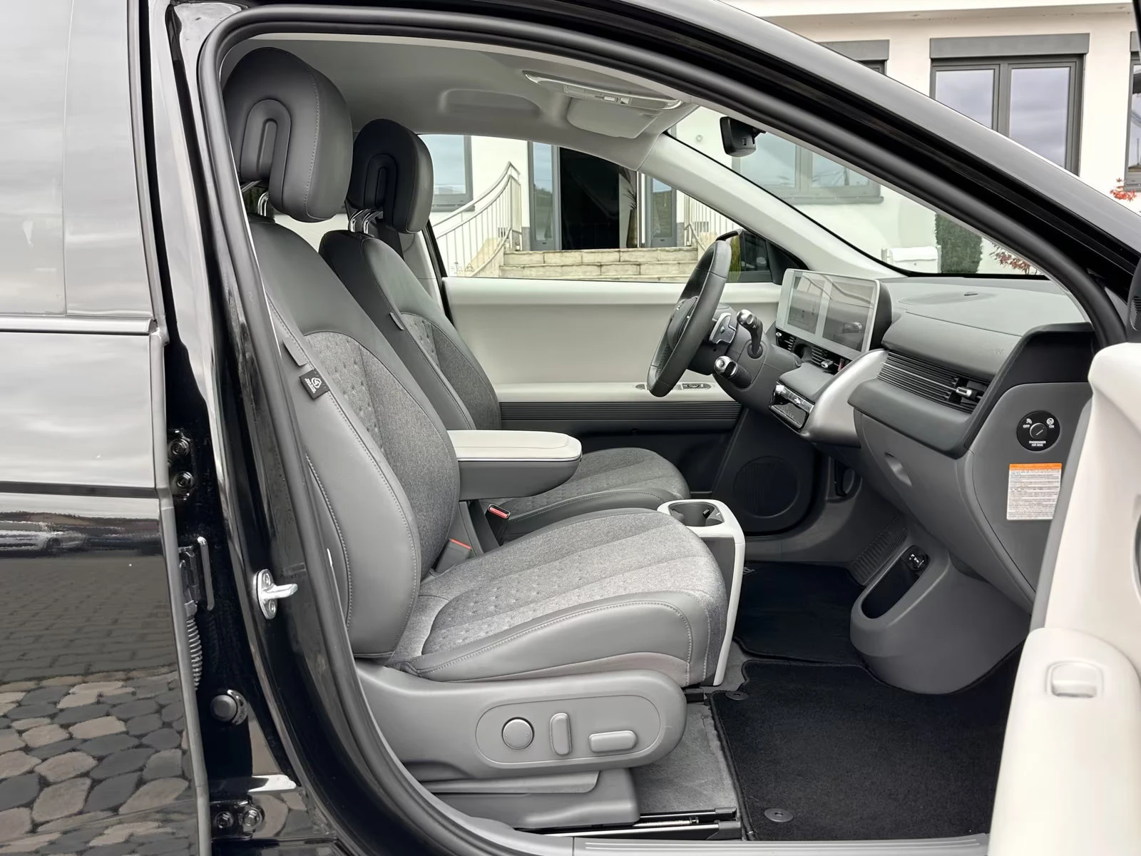 Hyundai Ioniq 6 /325HP/TECHNIQ/4X4/CAM/NAVI/CARPLAY/780v | Mobile.bg   11