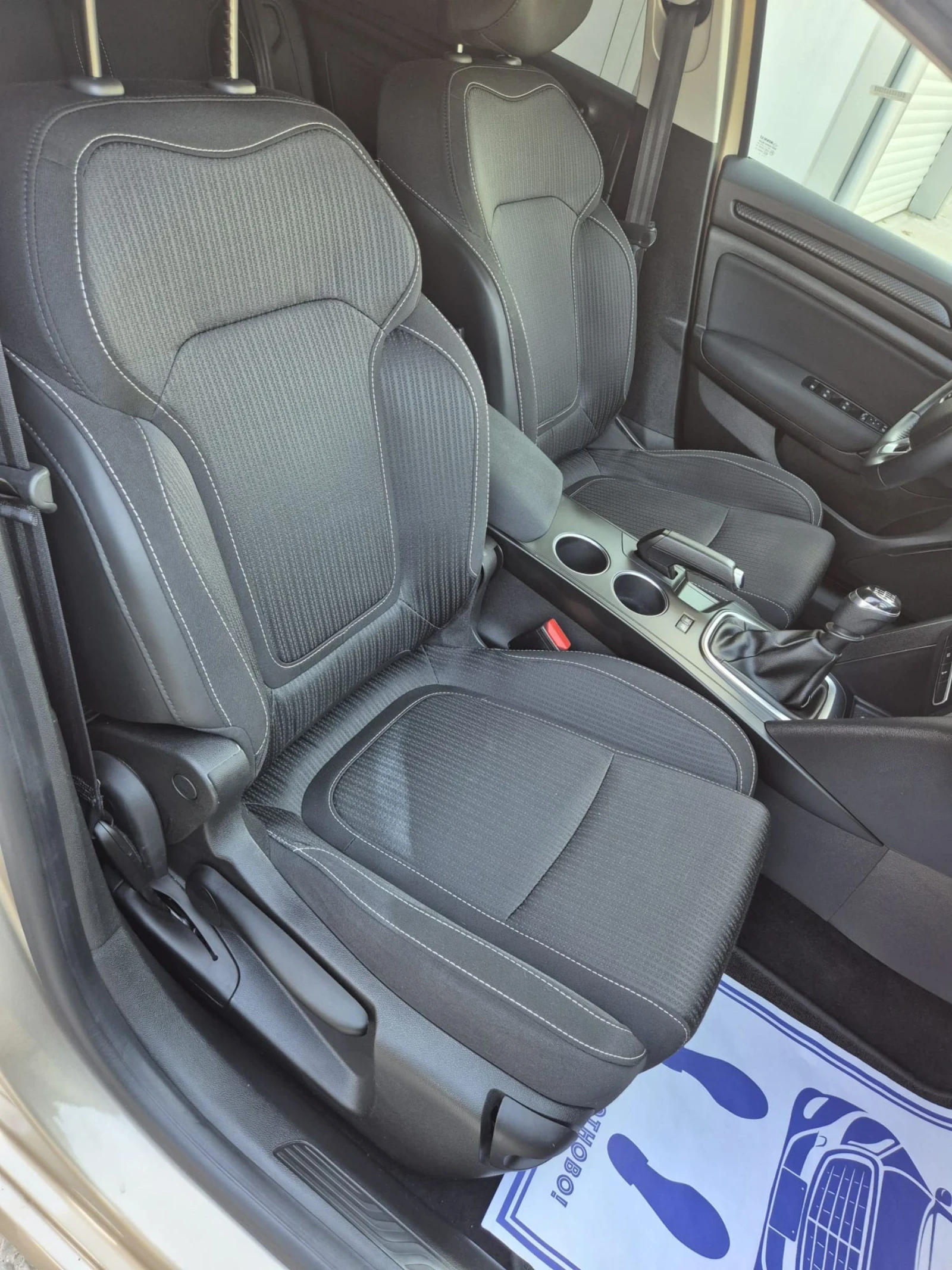 Renault Megane 1.5dCi-Navi, снимка 11 - Автомобили и джипове - 52495016