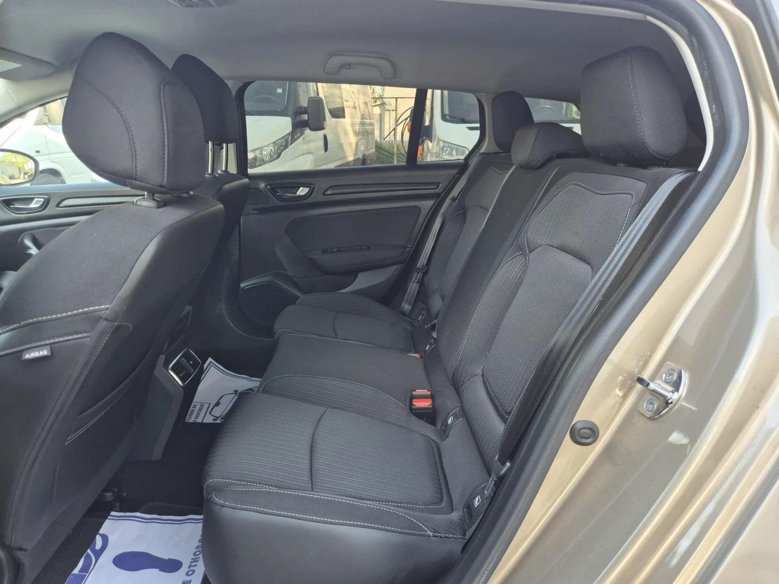 Renault Megane 1.5dCi-Navi, снимка 9 - Автомобили и джипове - 52495016