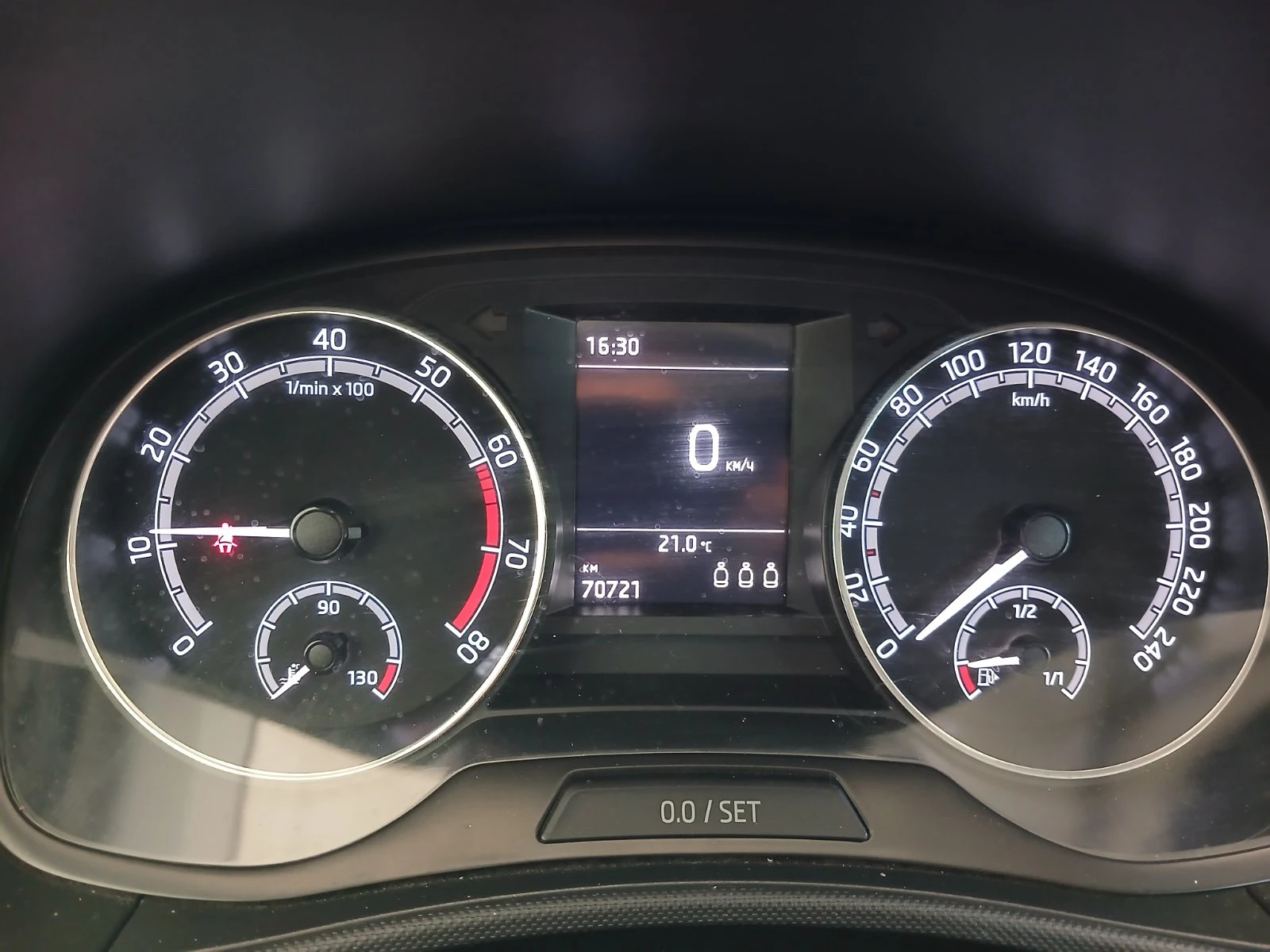 Skoda Fabia Ambition 1.0 MPI/60 к.с - изображение 9