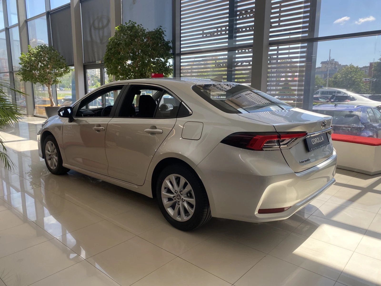 Toyota Corolla Executive | Mobile.bg � ����������� 2