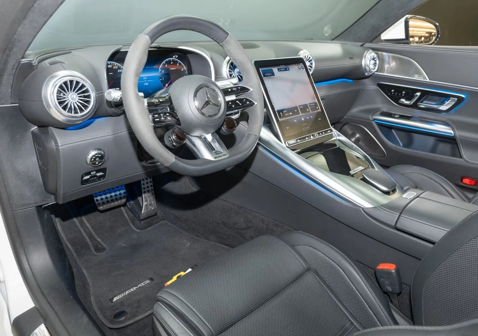 Mercedes-Benz AMG GT 63 / 4 MATIC / BURM / HUD / 360 / PANO / LIFT / , снимка 11 - Автомобили и джипове - 55098790