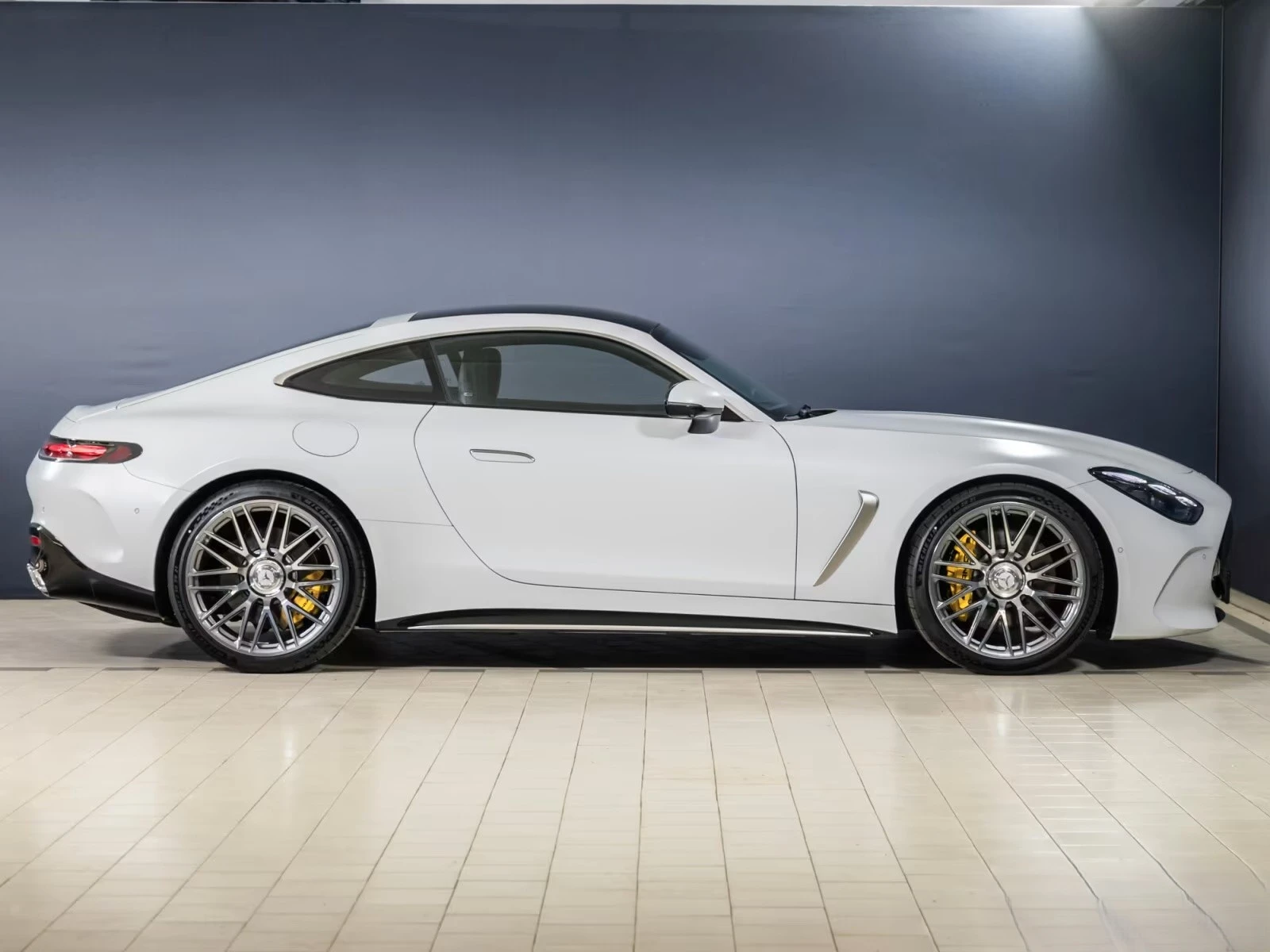 Mercedes-Benz AMG GT 63 / 4 MATIC / BURM / HUD / 360 / PANO / LIFT / , снимка 6 - Автомобили и джипове - 55098790