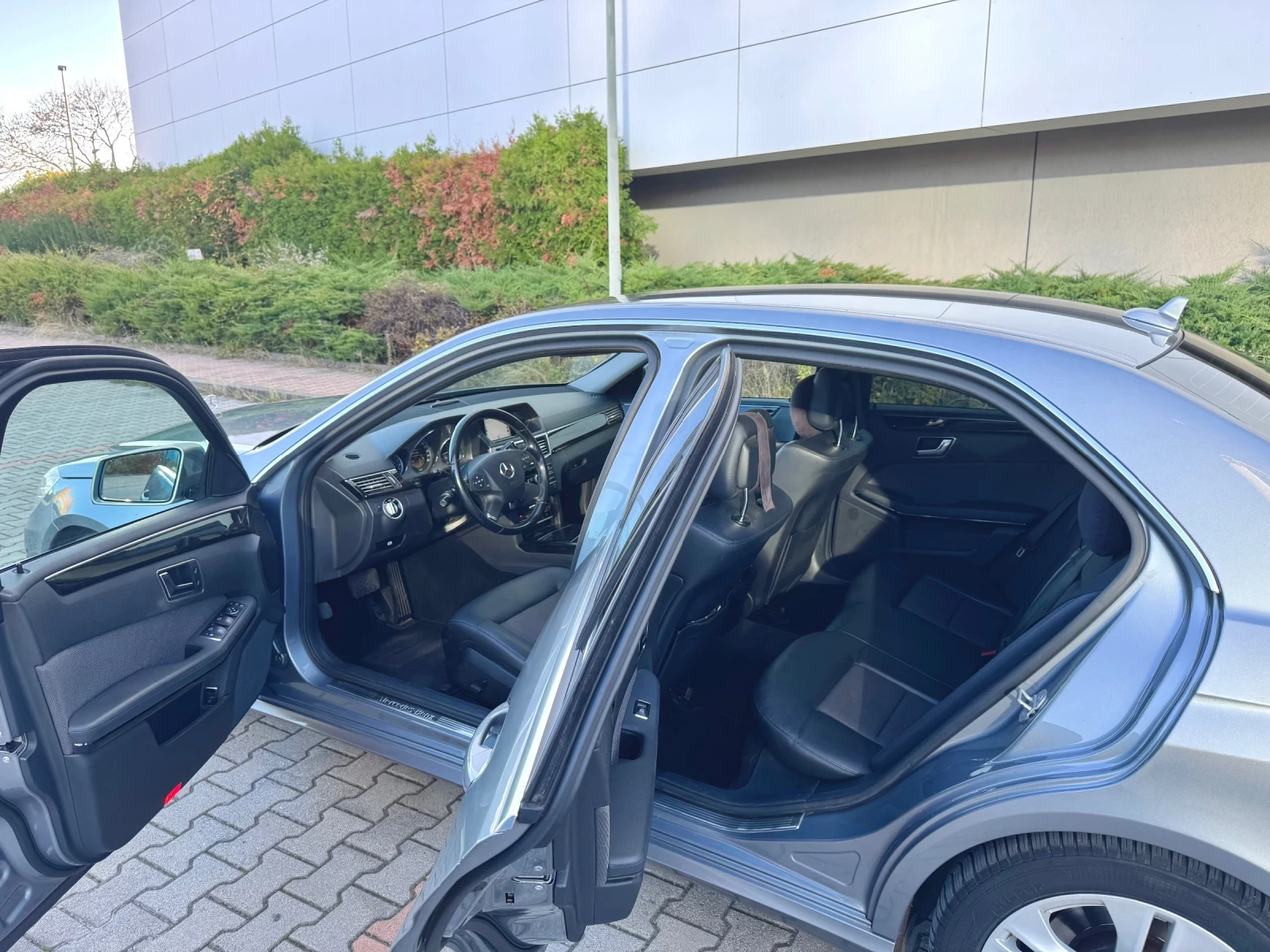 Mercedes-Benz E 250 4 matic 7G tronic PLUS CARPLAY/ANDROID AUTO, снимка 14 - Автомобили и джипове - 55566291
