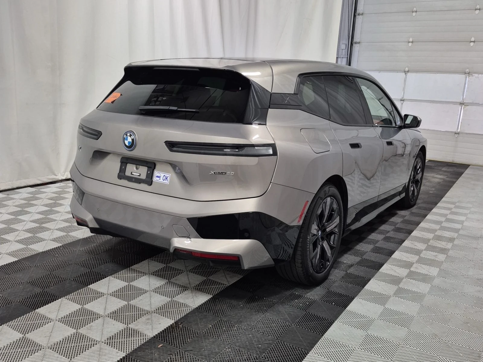 BMW iX Xdrive50* M-pack* 360* Sky Lounge* Harman kardon* , снимка 3 - Автомобили и джипове - 55802902