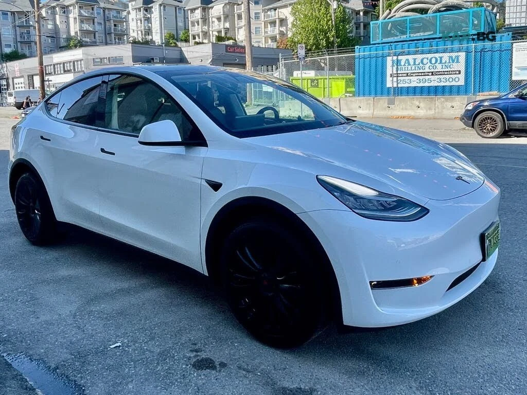 Tesla Model Y Standard Range* 