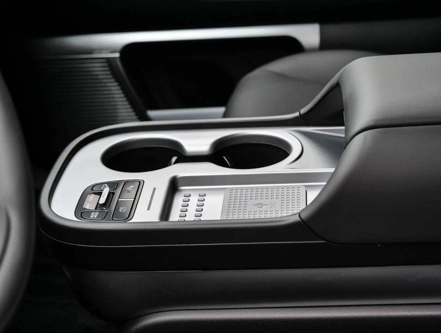 Hyundai IONIQ 9 Uniq* AWD* 7seats* 110kWh, снимка 11 - Автомобили и джипове - 56020184