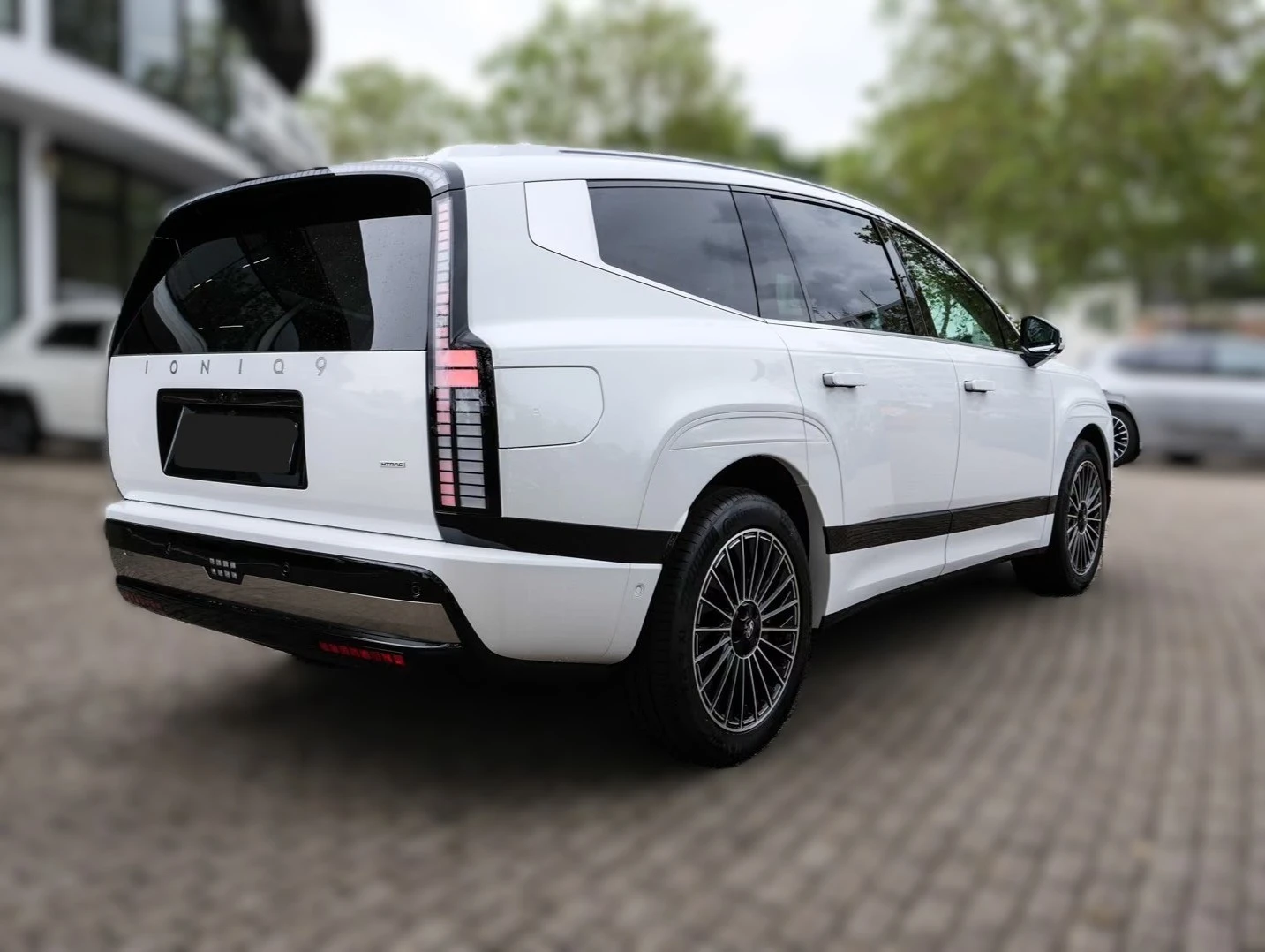 Hyundai IONIQ 9 Uniq* AWD* 7seats* 110kWh, снимка 2 - Автомобили и джипове - 56020184
