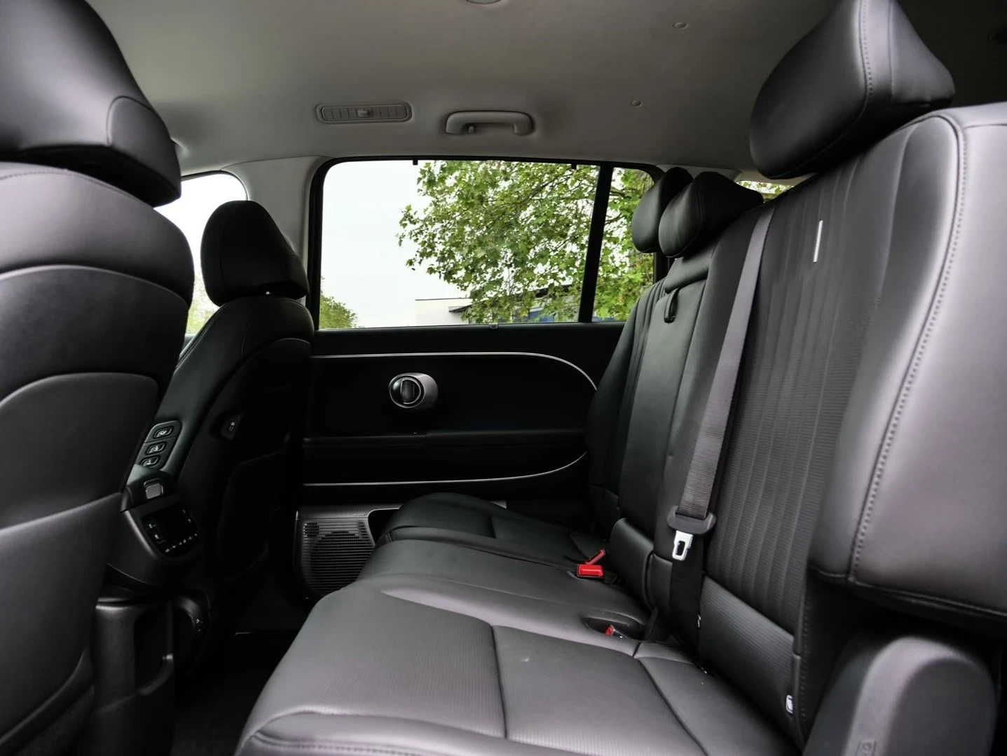 Hyundai IONIQ 9 Uniq* AWD* 7seats* 110kWh, снимка 7 - Автомобили и джипове - 56020184