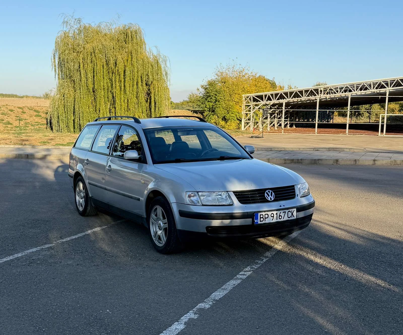 VW Passat 1.8T, снимка 2 - Автомобили и джипове - 56351206