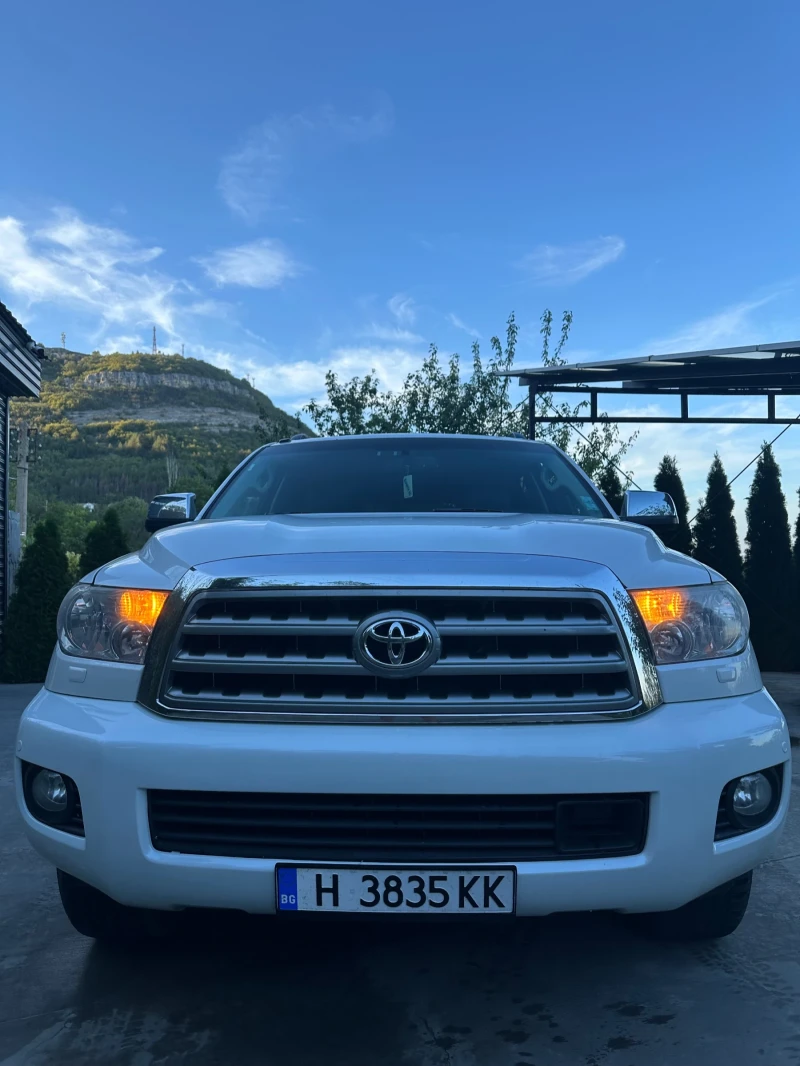 Toyota Sequoia PLATINUM 4x4 ДИСТРОНИК ОБДУХВАНЕ ГАЗ КАМЕРА КОЖА, снимка 1 - Автомобили и джипове - 47098919