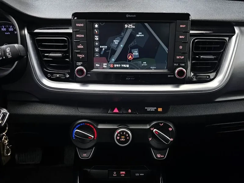 Kia Stonic 1.4 DELUXE, снимка 15 - Автомобили и джипове - 55058705