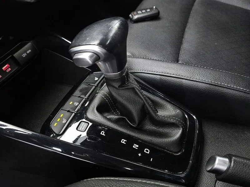 Kia Stonic 1.4 DELUXE, снимка 9 - Автомобили и джипове - 55058705
