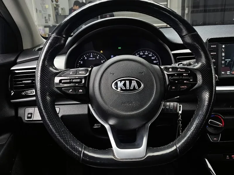 Kia Stonic 1.4 DELUXE, снимка 13 - Автомобили и джипове - 55058705