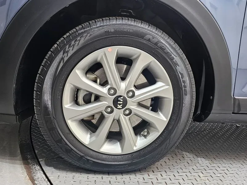 Kia Stonic 1.4 DELUXE, снимка 5 - Автомобили и джипове - 55058705