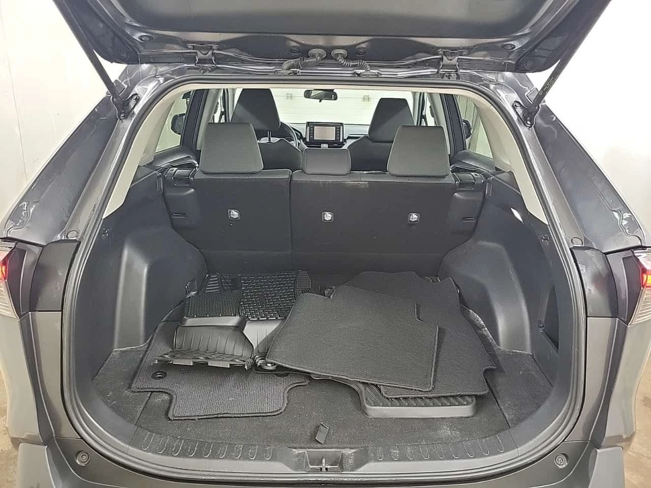 Toyota Rav4 * HYBRID LE * АВТОКРЕДИТ БЕЗ ПЪРВОНАЧАЛНА ВНОСКА* , снимка 13 - Автомобили и джипове - 55606646