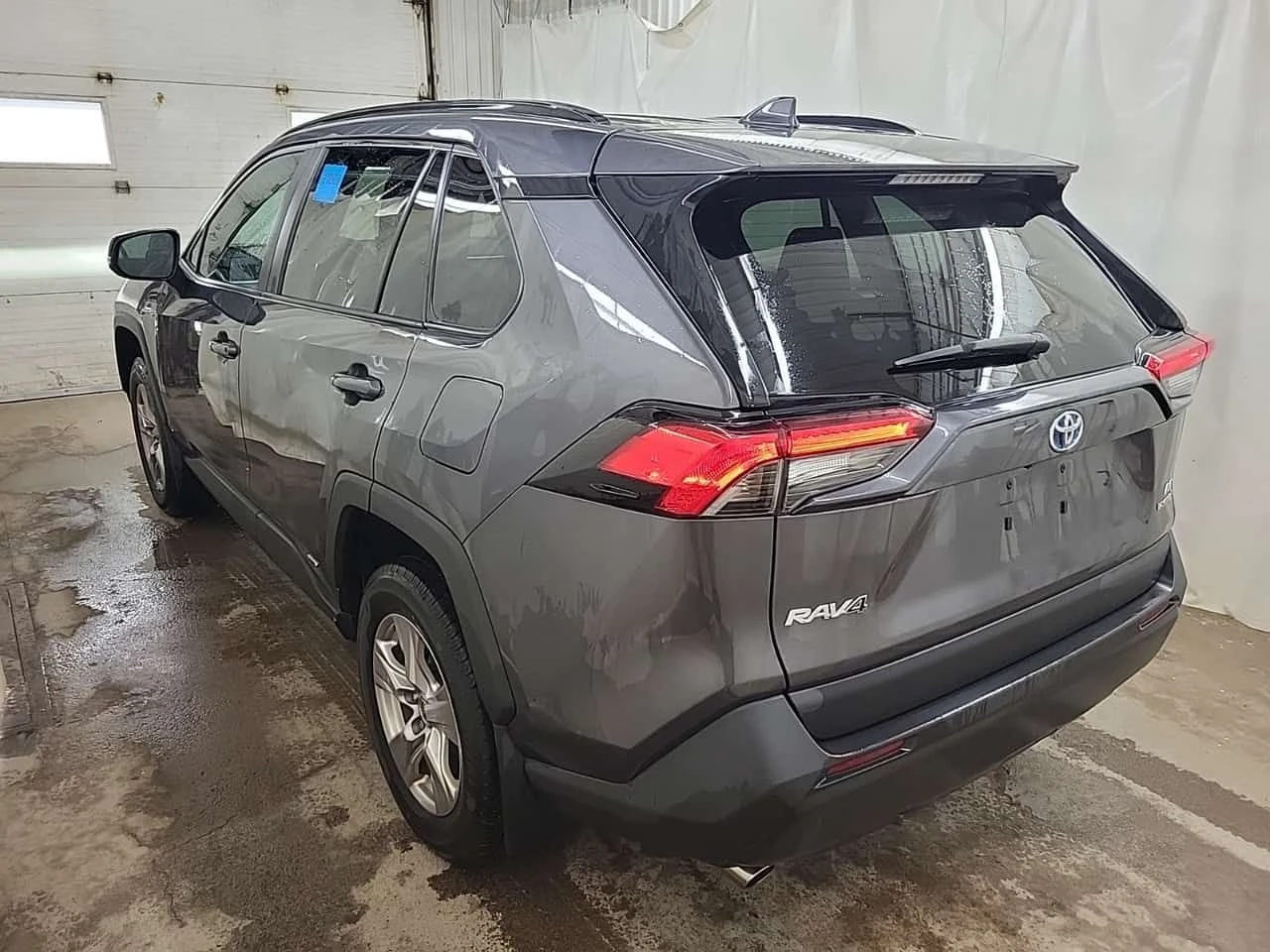 Toyota Rav4 * HYBRID LE * АВТОКРЕДИТ БЕЗ ПЪРВОНАЧАЛНА ВНОСКА* , снимка 4 - Автомобили и джипове - 55606646