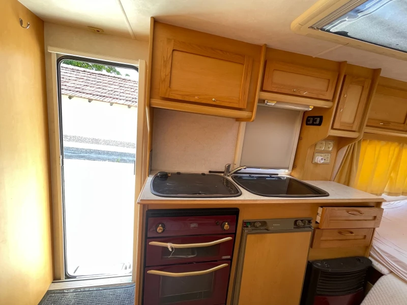 Каравана Eldis Elddis Firestorm 524, снимка 16 - Каравани и кемпери - 53517509