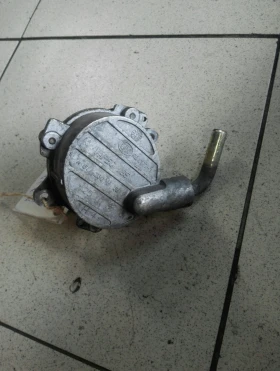 вакуум помпа Мерцедес Вито 00г. 2.2цди