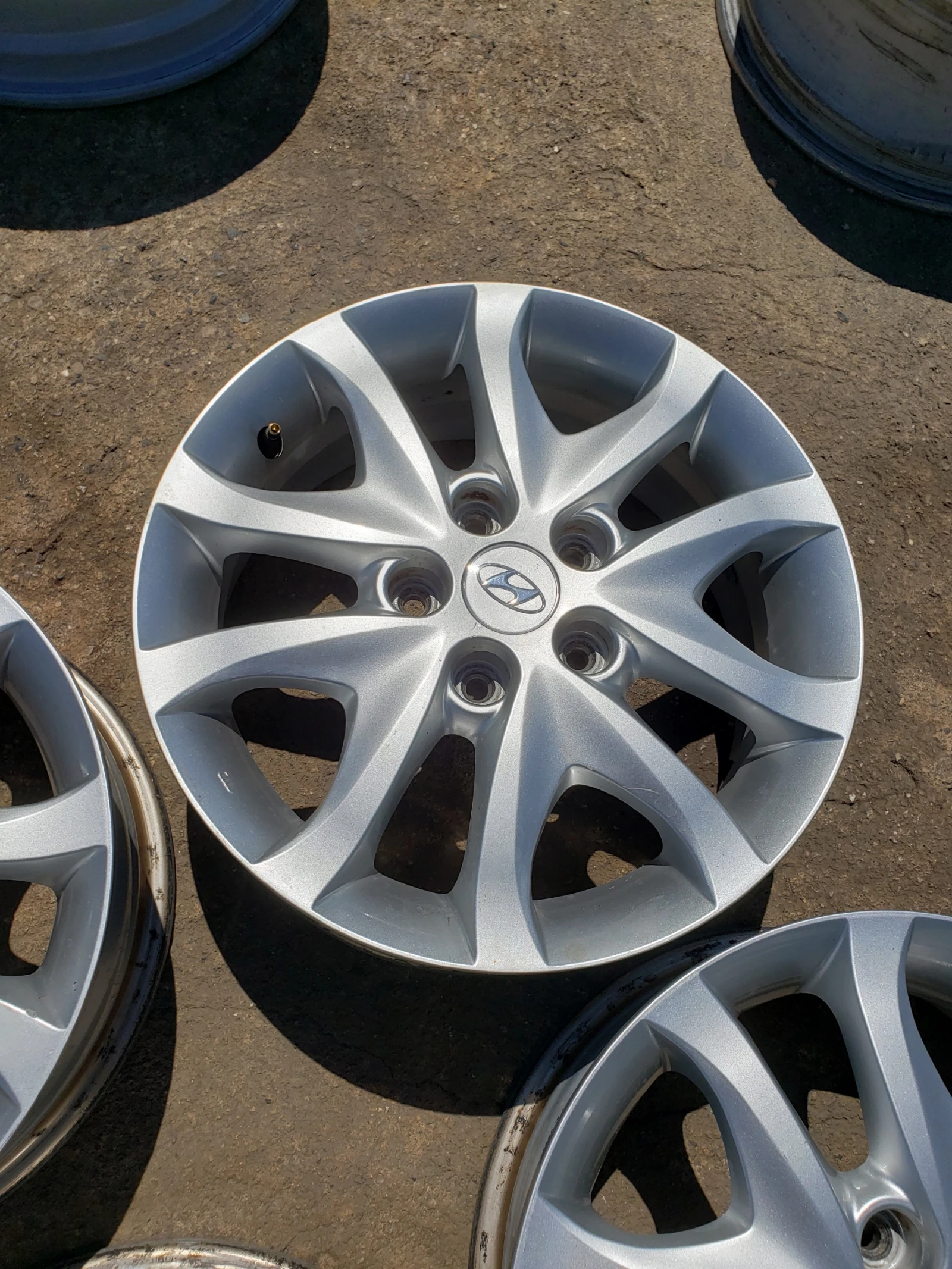 Джанти за Hyundai, снимка 6 - Гуми и джанти - 54986673