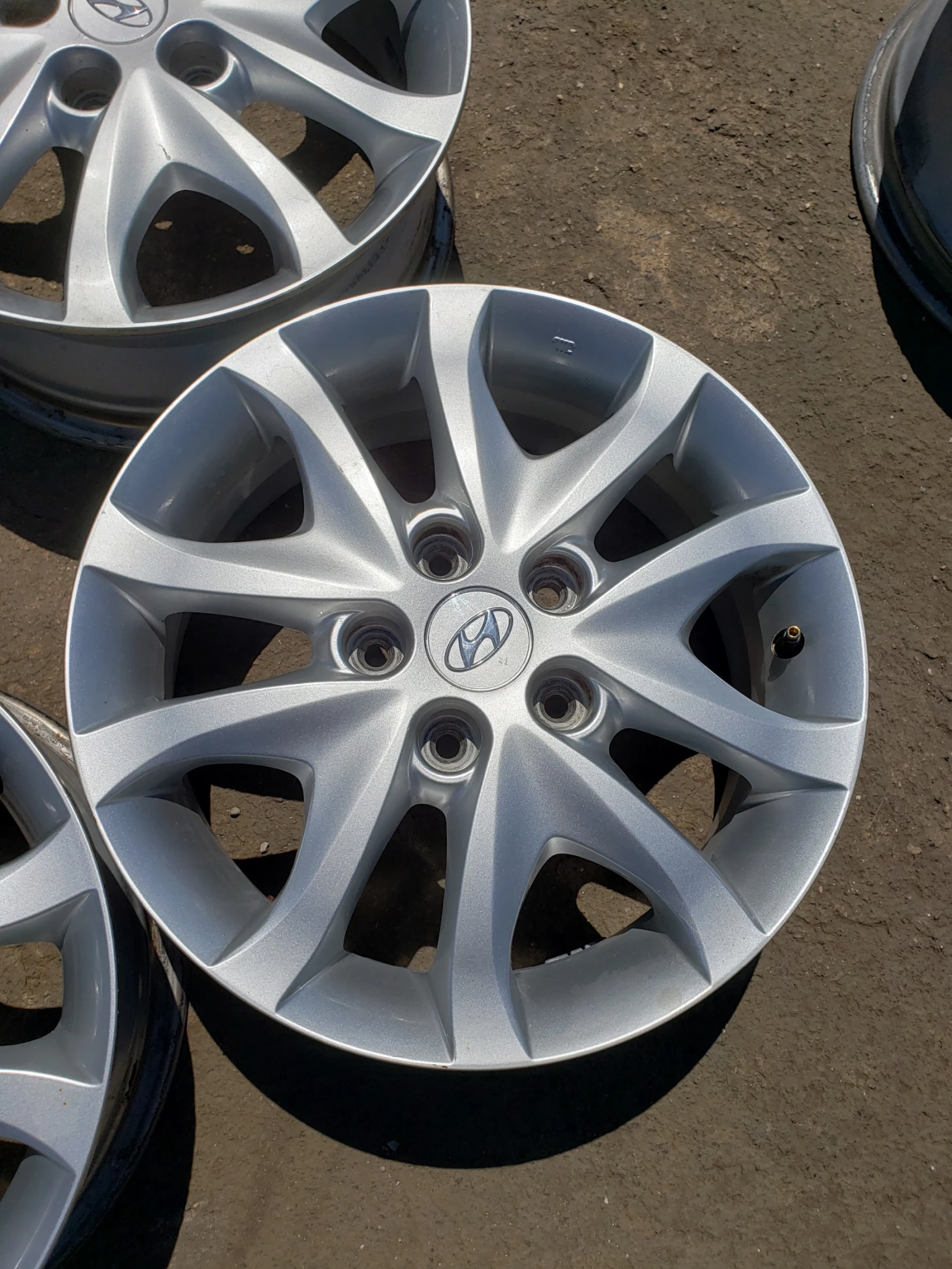 Джанти за Hyundai, снимка 4 - Гуми и джанти - 54986673