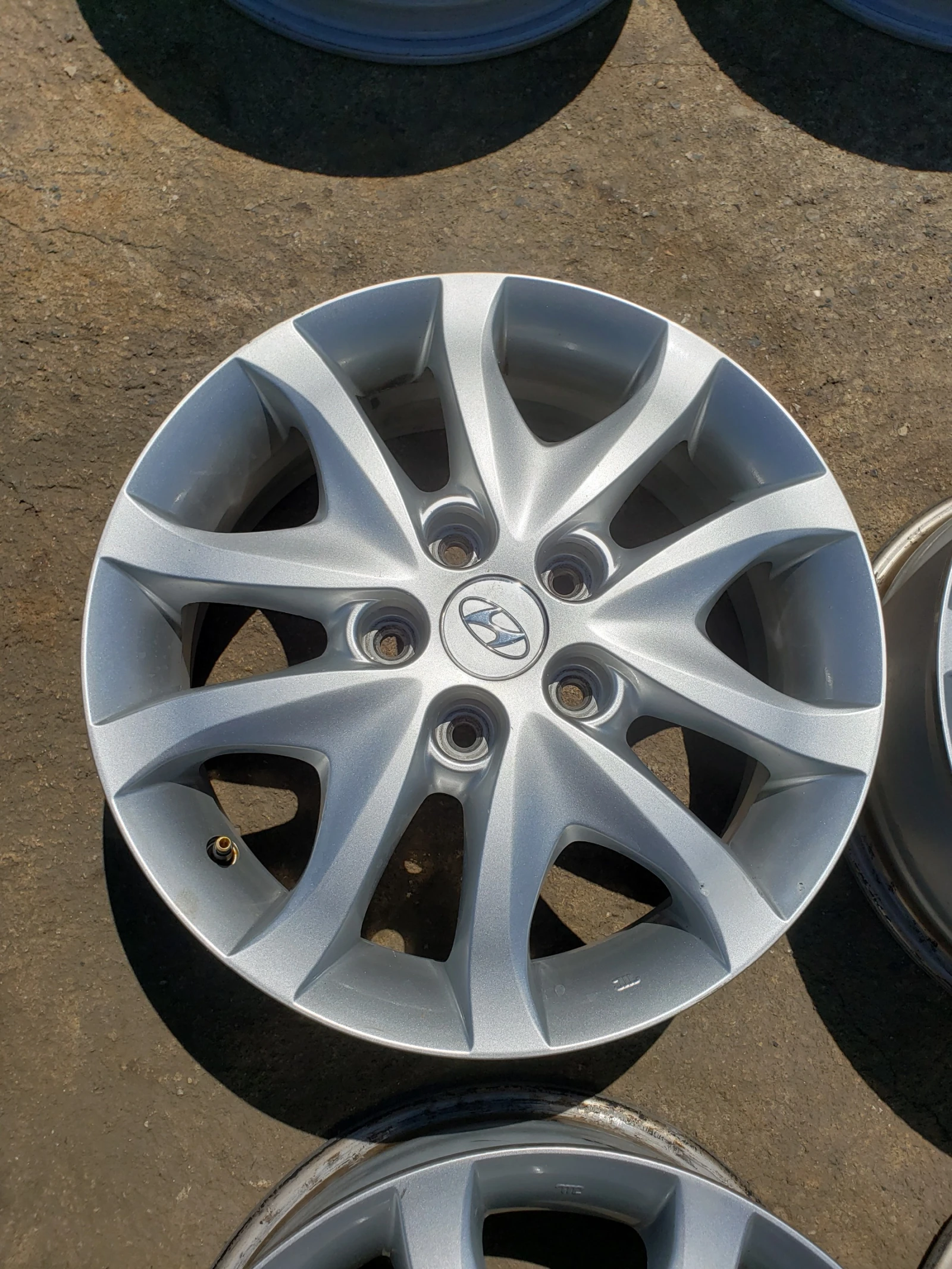 Джанти за Hyundai, снимка 5 - Гуми и джанти - 54986673