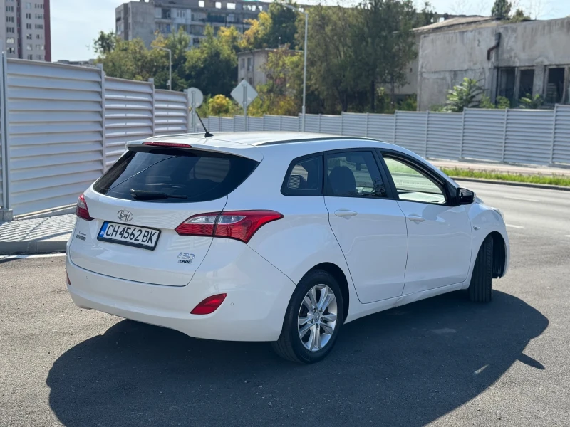 Hyundai I30 1.6 CRDI, снимка 3 - Автомобили и джипове - 47344027