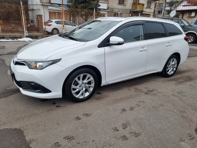 Toyota Auris Hybrid, снимка 9 - Автомобили и джипове - 48887830