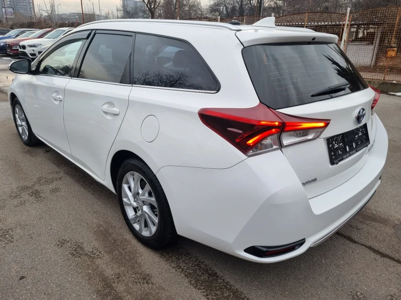 Toyota Auris Hybrid, снимка 3 - Автомобили и джипове - 48887830