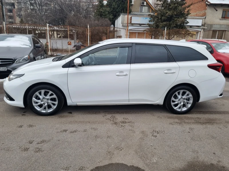 Toyota Auris Hybrid, снимка 4 - Автомобили и джипове - 48887830