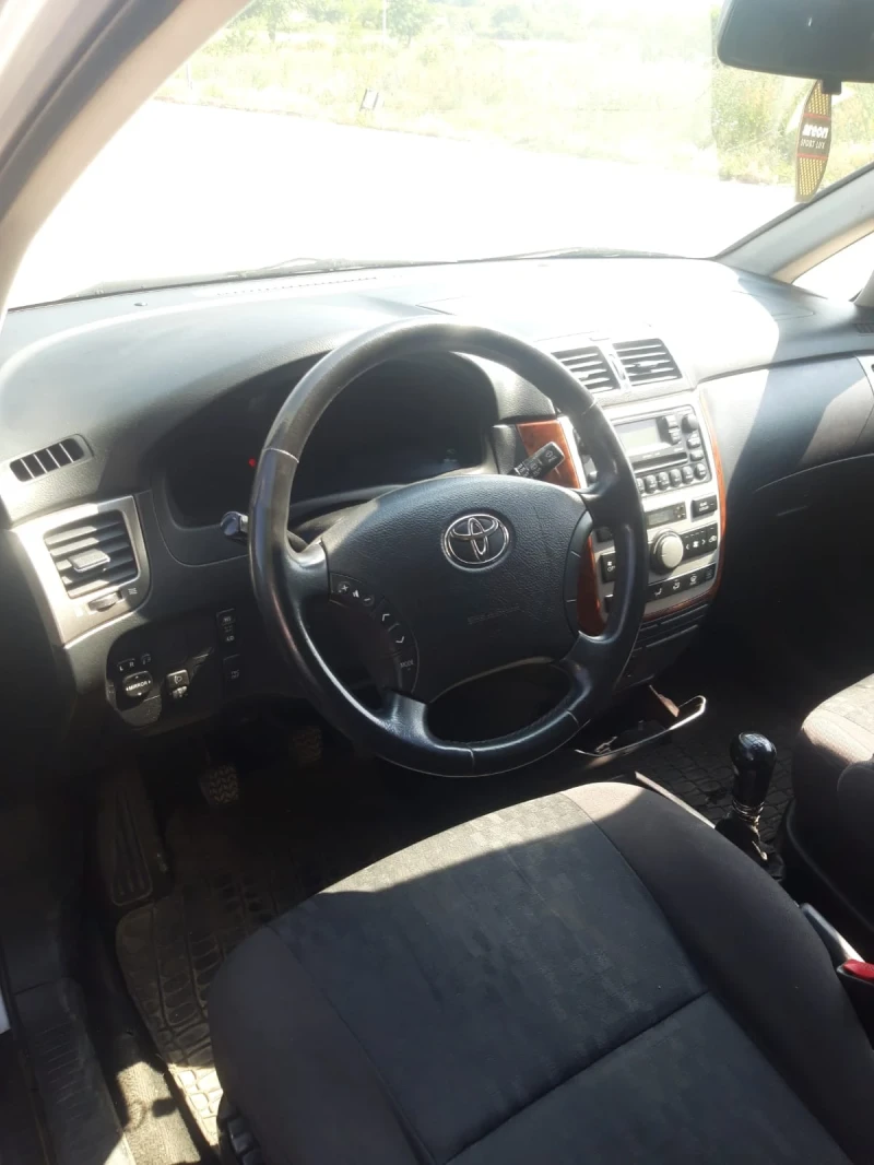 Toyota Avensis verso Van, снимка 8 - Автомобили и джипове - 52886115