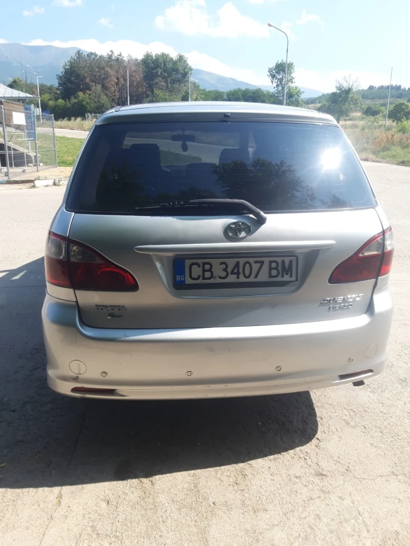 Toyota Avensis verso Van, снимка 4 - Автомобили и джипове - 52886115