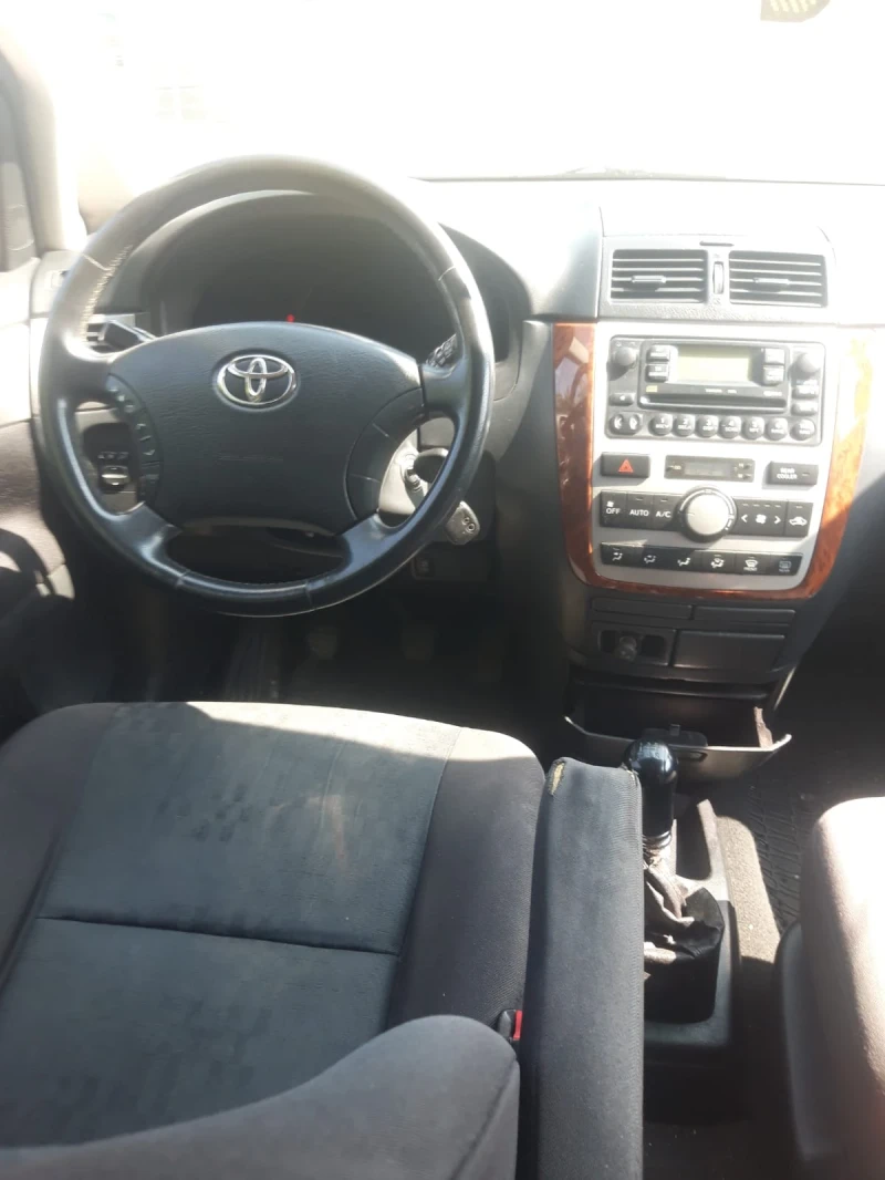 Toyota Avensis verso Van, снимка 9 - Автомобили и джипове - 52886115