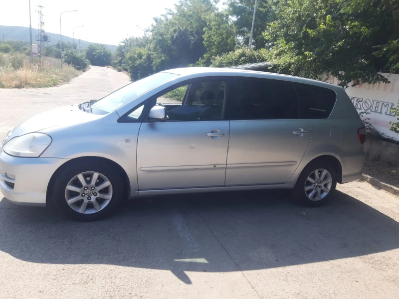 Toyota Avensis verso Van, снимка 2 - Автомобили и джипове - 52886115