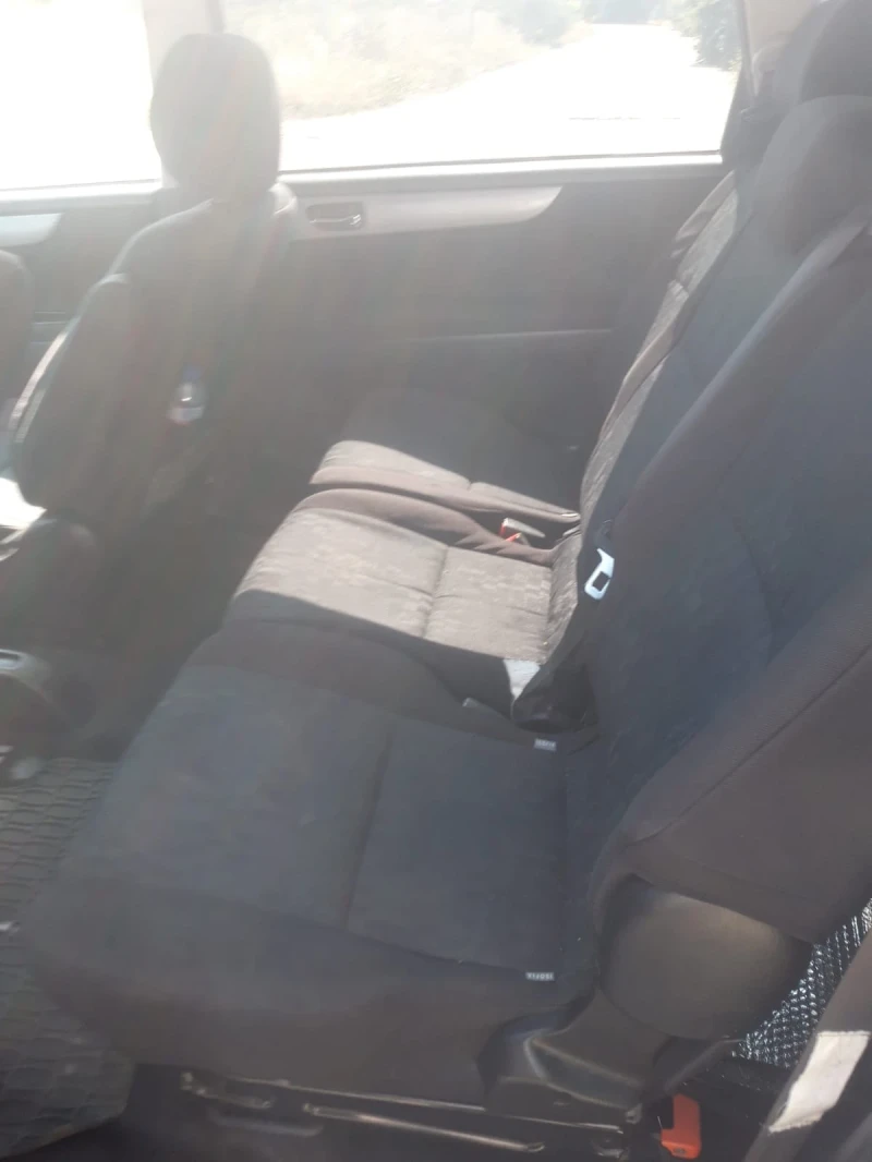 Toyota Avensis verso Van, снимка 7 - Автомобили и джипове - 52886115