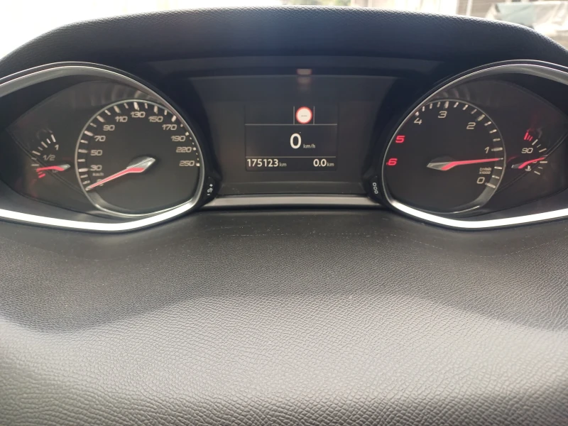 Peugeot 308 1.6Hdi 100кс FACE, снимка 10 - Автомобили и джипове - 52460411