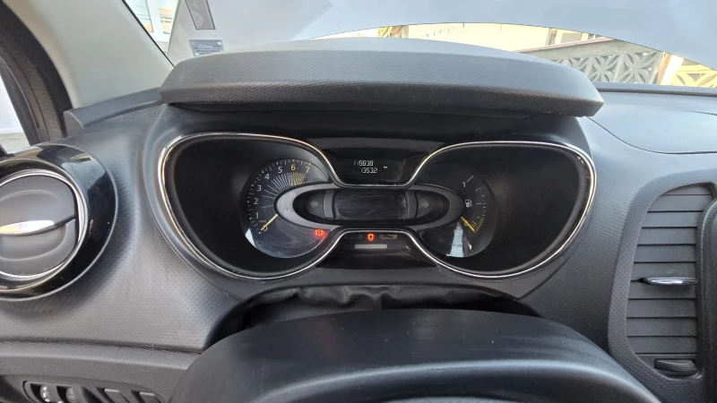 Renault Captur, снимка 11 - Автомобили и джипове - 52905047