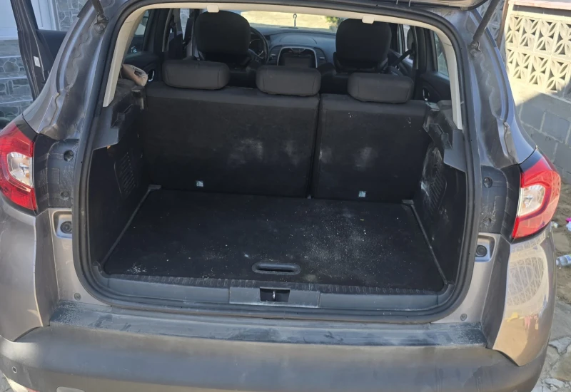 Renault Captur, снимка 12 - Автомобили и джипове - 52905047