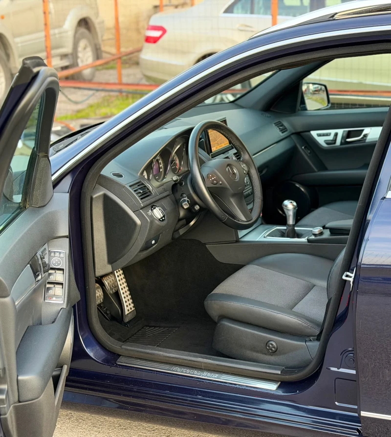 Mercedes-Benz C 200 Kompressor AMG Paket 182хил км Като Нова , снимка 6 - Автомобили и джипове - 52841072